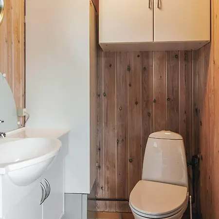 8 Person In ناكسكوف